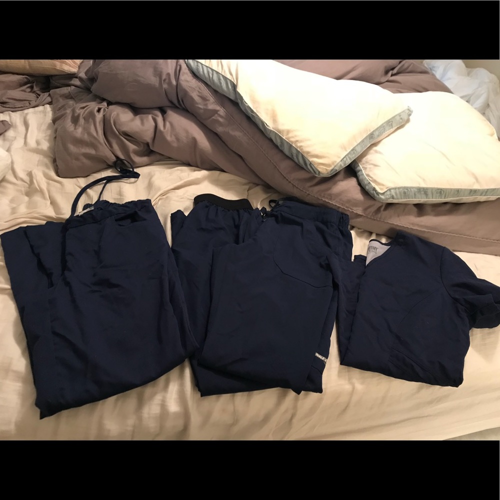 Navy scrubs size small
